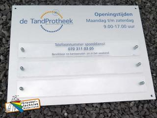 Aluminium naamplaat met 3 glasheldere verwisselbare naamstroken